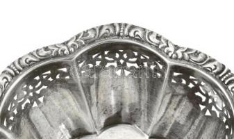 Ezüst(Ag) áttört tálka, jelzett, d: 12 cm, nettó: 65,5 g