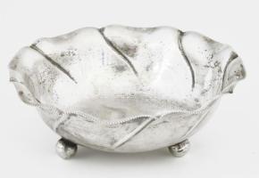 Ezüst(Ag) asztali kínáló tálka, jelzett, d: 13 cm, nettó: 93,6 g