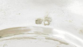 Ezüst(Ag) hólyagos peremű tálca, jelzett, alján gravírozott dátummal, 23,5×15,5 cm, nettó: 159,4 g