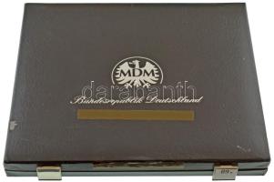 NSZK ~2000. Bundeswehr fém és bronz tevékenység jelvények berakóban (21xklf) T:UNC,AU
FRG ~2000. Bu...