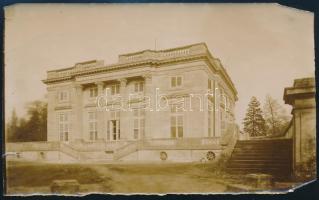 cca 1910 Kis-Trianon, a versailles-i kastély parkjában található épület, fotó, sérüléssel, 11×17,5 cm