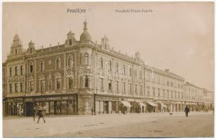 Prostejov, Prossnitz; Námestí Frant Josefa. Johann Hillebrandt, F. Kytka, E. Karásek, Expositur des Wiener Bank Verein Prossnitz / square, shops, bank, photo. J. Horák fotograf