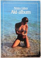 Módos Gábor: Akt-album. A bevezetőt írta és lektorálta: Végvári Lajos. Bp., 1987, Képzőművészeti Kiadó. Gazdag erotikus képanyaggal illusztrált. Kiadói papírkötés.