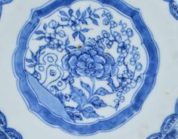 2 db kínai fali dísztányér XIX.sz.. Kézzel festett, jelzés nélkül, repedésekkel. 23 cm / Chinese por...