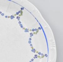 Zsolnay kínáló tál. Kézzel festett, jelzett, kis kopással d: 30 cm