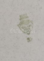 Zsolnay kínáló tál. Kézzel festett, jelzett, kis kopással d: 30 cm