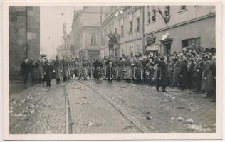 1938 Kassa, Kosice; bevonulás, Horthy Miklós és felesége Purgly Magdolna, Kemény Gy. üzlete, "Éljen Horthy! Éljen Imrédy! Éljen Kánya!" / entry of the Hungarian troops (fl)