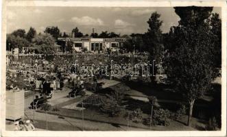 1942 Hajdúszoboszló, Hullámfürdő, háttérben a szabadmedencékkel. Tungsram izzólámpa és rádiócső reklám (gyűrődések / creases)