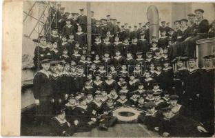 K.u.K. Kriegsmarine SMS Schwarzenberg (Laudon) / Cs. és királyi haditengerészeti fregattjának matrózai a fedélzeten, csoportkép / Austro-Hungarian Navy frigate's group picture on deck (fl)