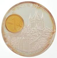 DN Európai pénznemek / Svájc - Thun kastély ezüstözött fém emlékérem, benne 1984. 1r aranyozva, kapszulában (51mm) T:PP patina ND European Currencies / Schweiz - Thun: Schloss silver plated metal commemorative medallion, with 1984. 1 Rappen gilt, in capsule (51mm) C:PP patina