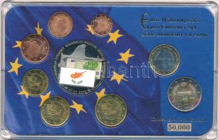 Ciprus 2008. 1c-2E (8xklf) forgalmi összeállítás műanyag dísztokban + 2002. kétoldalas multicolor emlékérem T:UNC,AU Cyprus 2008. 1 Cent - 2 Euro (8xdiff) coin set in plastic case + 2002. double-sided multicolor medallion C:UNC,AU