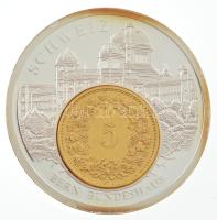 DN "A svájci ezüstfrankok története / Svájc - Bern, Bundeshaus" ezüstözött fém emlékérem, benne 1988. 5r aranyozva, kapszulában (35mm) T:PP,XF patina ND "The Hirstory of the Silver Francs / Switzerland - Bern, Bundeshaus" metal commemorative medallion, with 1988. 5 Rappen gilt, in capsule (35mm) C:PP,XF patina