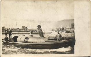 Zelenika, SMS KAISER MAX osztrák-magyar haditengerészet páncélos fregattjának gőzbárkája matrózokkal / K.u.K. Kriegsmarine Matrosen / Austro-Hungarian Navy armored frigate&#039;s steam launch with mariners. photo (EK)