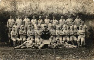 1914 Pola, K.u.K. Kriegsmarine Matrosen zur Erinnerung Pola 1914 / Osztrák-magyar haditengerészet matrózai fekete karszalaggal (valószínű gyászolnak) / WWI Austro-Hungarian Navy mariners wearing black arm bands (probably mourning). photo + "K.u.k. Arbeiterabteilungskommando S.M.S. CUSTOZA" Zensuriert