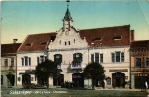 1915 Szászrégen, Sächsisch Regen, Reghin; városháza, Jakab, Bischitz J. és Emil Wermescher üzlete. W. Schebesch kiadása / Stadthaus / town hall, street, shops (EB)