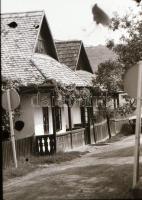 cca 1920 és 1989 között készült felvételek sokféle témáról, 424 db vintage NEGATÍV, egy része a táro...