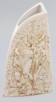 Világhy Árpád (1960). Levél alapformából kiinduló levélmintás váza. Jelzéssel, hibátlan, m: 27,5 cm