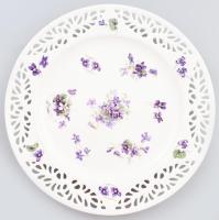 Max Roesler ibolyamintával díszített, áttört mintás asztalközép kínáló, jelzéssel, hibátlan (mázrepedezettséggel), d: 31 cm