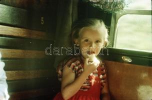 1956 Balatonkenese színes felvételeken, a képek elősorban családi emlékképek, de a korabeli környeze...