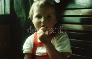 1956 Balatonkenese színes felvételeken, a képek elősorban családi emlékképek, de a korabeli környeze...