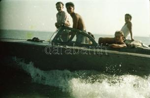 1956 Balatonkenese színes felvételeken, a képek elősorban családi emlékképek, de a korabeli környeze...