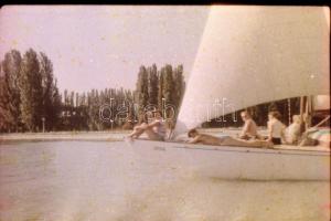 1956 Balatonkenese színes felvételeken, a képek elősorban családi emlékképek, de a korabeli környeze...