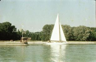 1956 Balatonkenese színes felvételeken, a képek elősorban családi emlékképek, de a korabeli környeze...