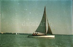 1956 Balatonkenese színes felvételeken, a képek elősorban családi emlékképek, de a korabeli környeze...