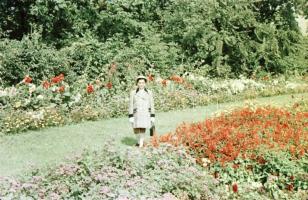 1956 Budapest, a Margitsziget színes felvételeken, a képek elősorban családi emlékképek, de a korabe...