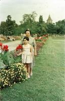 1956 Budapest, a Margitsziget színes felvételeken, a képek elősorban családi emlékképek, de a korabe...