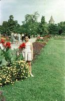 1956 Budapest, a Margitsziget színes felvételeken, a képek elősorban családi emlékképek, de a korabe...