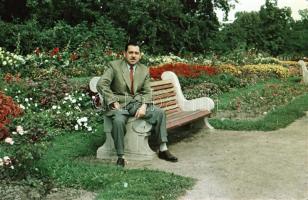 1956 Budapest, a Margitsziget színes felvételeken, a képek elősorban családi emlékképek, de a korabe...