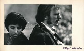 1975 Bahget Iskander kecskeméti fotóművész alkotása, ezüst zselatinos fotópapíron; a kép a Népművelési Intézet által, Zalaegerszegen megrendezett központi fotós alkotótelep (eredeti fotókat tartalmazó) albumából származik, albumlapra felragasztva, 14x23 cm