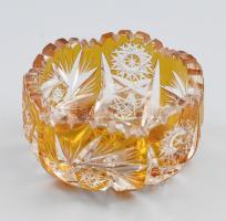 Gazdag csiszolással ékesített kristály bonbonkínáló, jelzés nélkül, hibátlan, d: 11 cm, m: 6 cm