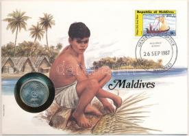 Maldív-szigetek 1982. 1R acél felbélyegzett borítékban, bélyegzéssel, német nyelvű leírással T:UNC  Maldives 1982. 1 Rufiyaa steel in envelope with stamp, cancellation and a prospectus in german C:UNC