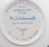 Hummel ágon ülő kislány mintás tálka, jelzéssel, hibátlan, d: 8,5 cm