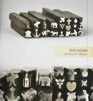 Zoltán Tamás: Metálmorfózis - Régi ötvös szerszámok képeskönyve. Bp., 2016 Semmelweis Kiadó
 Kiadói...