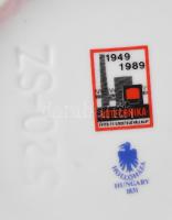 Hollóházi Szász Endre által tervezett mintás váza, jelzéssel, pereménél sérüléssel, m: 26 cm