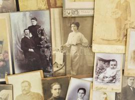 cca 1880-1910 Vegyes keményhátú fotók, össz. 17 db, különböző műtermekből (Orosháza, Arad, Budapest,...