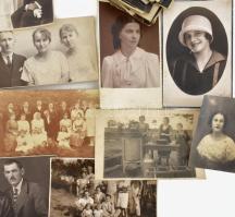 cca 1900-1970 Vegyes fotó tétel, össz. 45 db, közte feliratozottak, vegyes méretben és állapotban