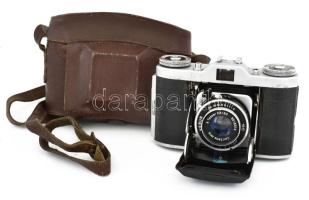 Beltica Cludor kamera Carl Zeiss Tessar 1:3,5, f: 5 objektívvel. Dohos lencsékkel, bőr tokjában.