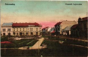1916 Petrozsény, Petrosany, Petrosani; Kossuth Lajos utca, Petrozsényi Takarékpénztár, Párisi nagy áruház, üzletek. Vasúti levelezőlapárusítás 9378 / street view, savings bank, shops