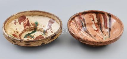 cca 1880-1900 2 darab Sárközi mázas kerámia dísztál, jelzés nélkül, kopásokkal, d: 17-18 cm