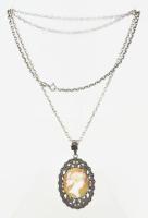 Ezüst (Ag) nyaklánc ezüst (Ag) medállal, befoglalt kámeával (23x20 mm), medál: 4x3 cm. Bruttó: 17,7 ...