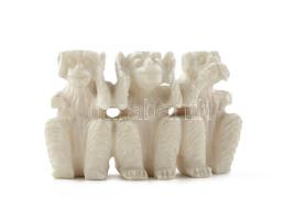 A három bölcs majom. Csont faragás, 4x3 cm