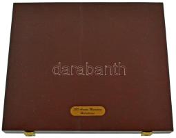 Fa éremtartó kazetta, 12db férőhellyel (50x50mm), használt, jó állapotban