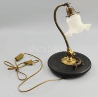 Antik asztali lámpa. Bronz gyík figurával díszített, több könyökben állítható asztali lámpa, három gömblábon álló fa talapzaton, formába préselt üvegbúrával, új kábelezéssel. Jó állapotban, m: 36 cm