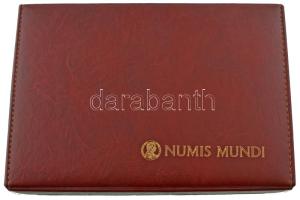 Műbőr borítású érmetartó kazetta, 6db tálcával (összesen 425 férőhely), használt, de jó állapotban