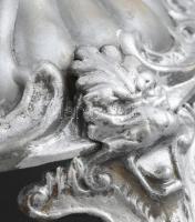 Antik fém asztalközép kínáló, formába fújt üveg tányérokkal és flőtével, oroszlánmaszkos lábakon, új...