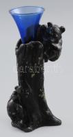 Fatörzsön játszó medvebocsok. Antik öntött vas váza medve figurális díszítéssel, királykék színű üvegbetéttel. Jelzéssel, kopással, m: 20 cm